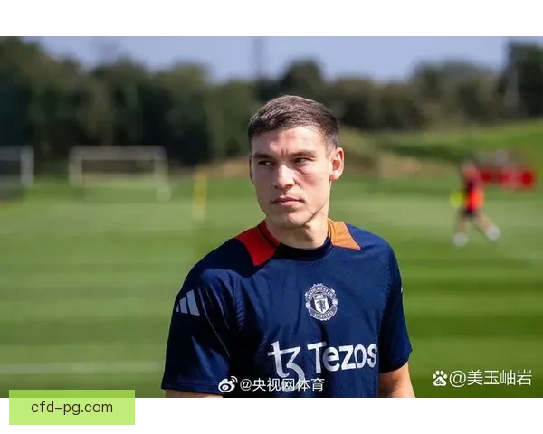 乌加特压哨转会曼联完成 迎接新挑战开启红魔生涯